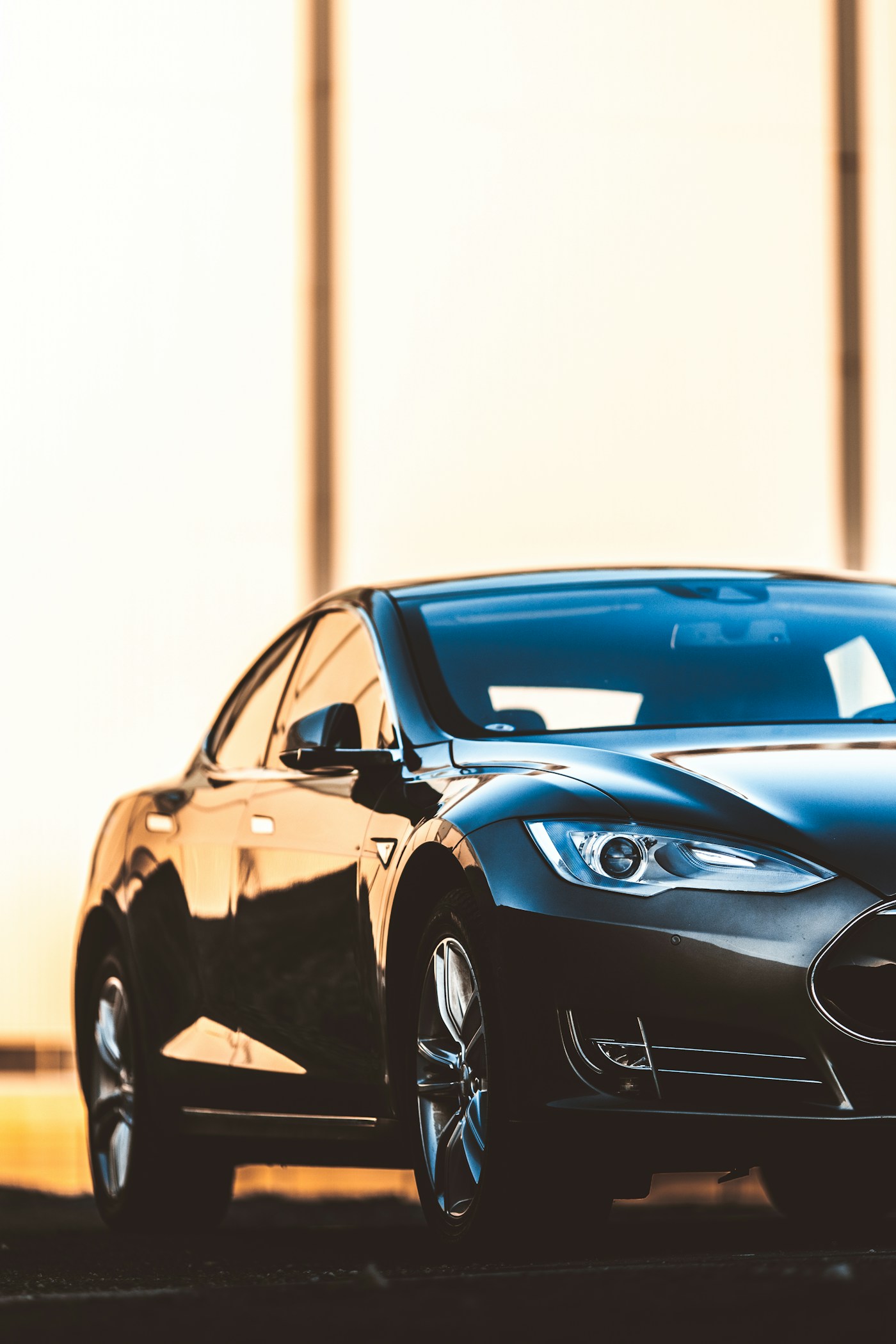 Tesla Model S negro para traslados empresariales